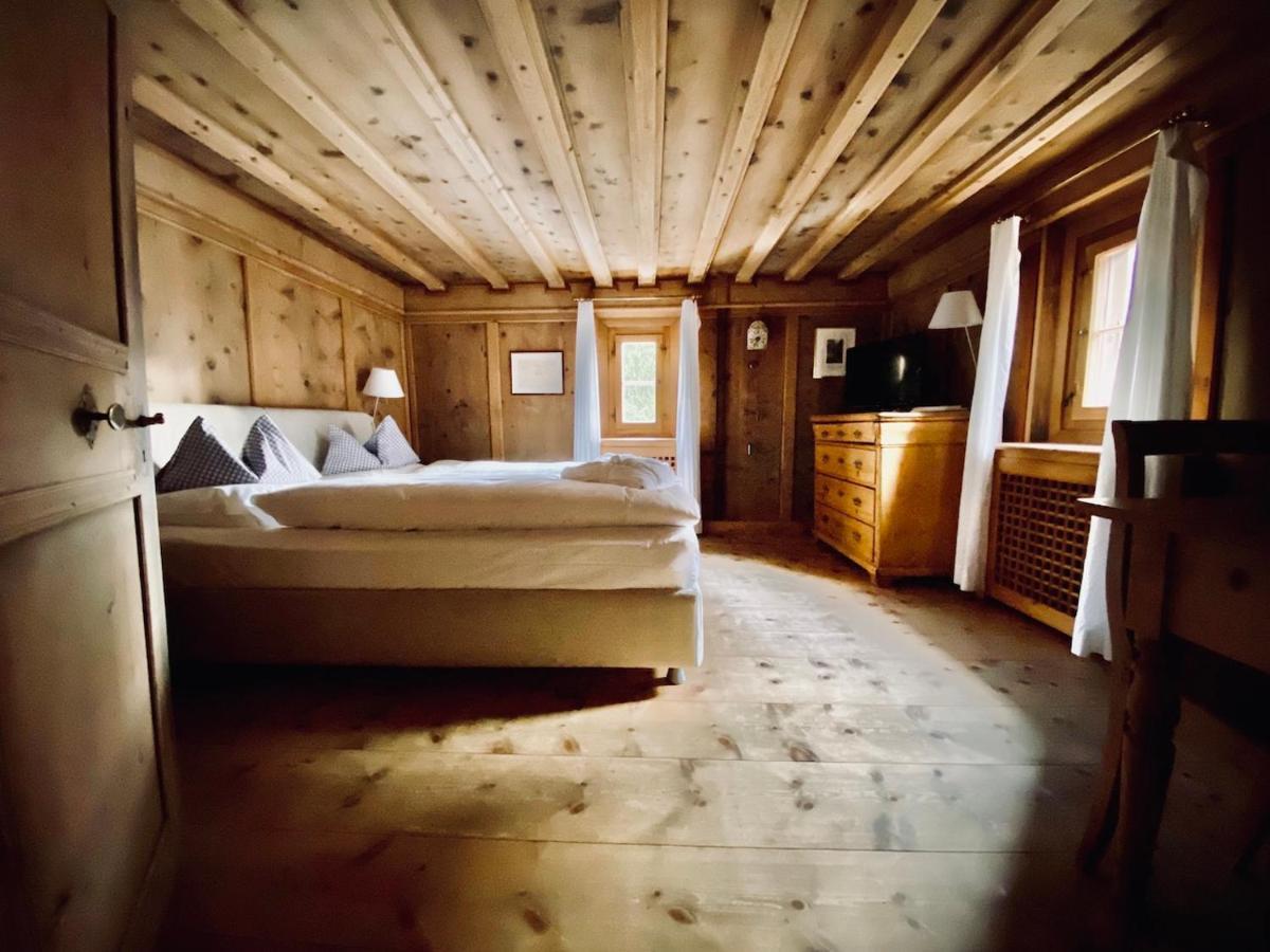 Historic Chesa Salis Couette-café Bever