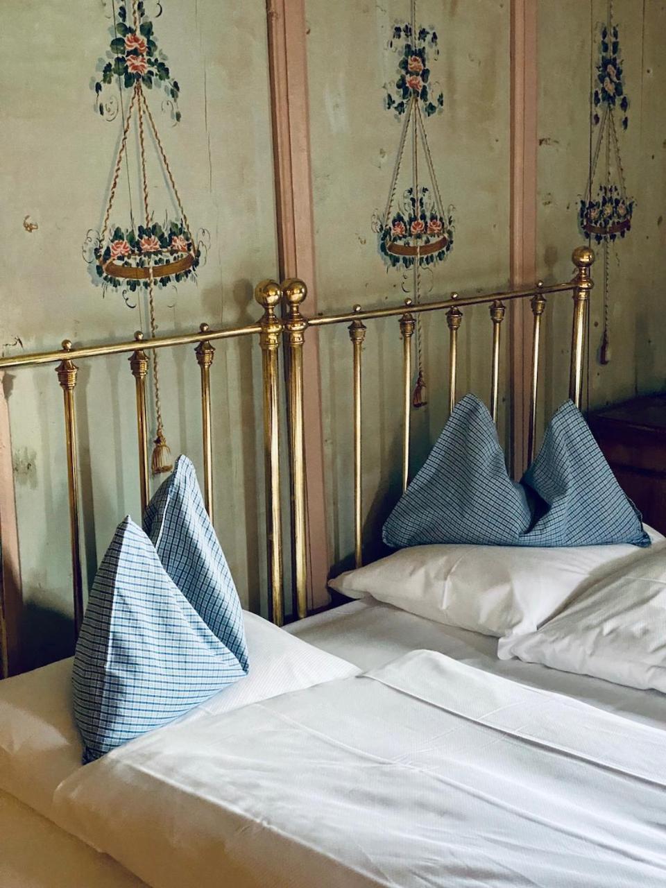 Historic Chesa Salis Bed & Breakfast Bever