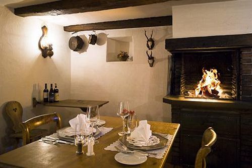 Couette-café Historic Chesa Salis 3*